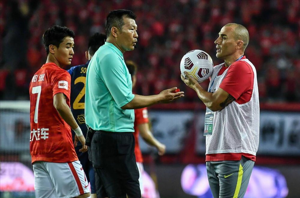  VAR争议判罚引发主帅集体炮轰  