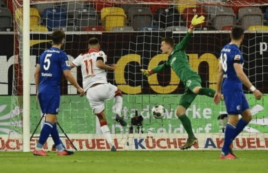  沙尔克04绝地反击保级成功书写德甲传奇